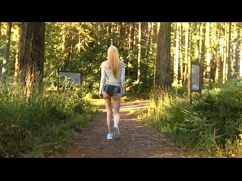 ❤️ Schöne Frau bewegt sich langsam, nicht nackt Video ❤️ Beautiful porn bei de.verhentai.ru ﹏
