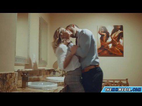 ❤️ Wenn eine vollbusige Blondine dich in einer öffentlichen Toilette verführt ❤️ Beautiful porn bei de.verhentai.ru ﹏